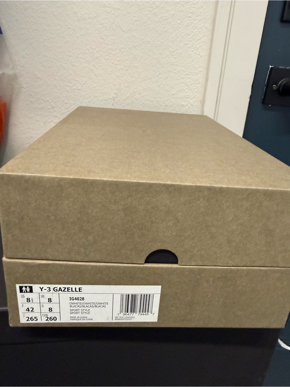 Adidas Y3 Gazelle Collaboration Sold Out in Stores
Cream Suede Low-Top Sneaker - Picture 5 of 7